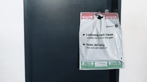 Angehängt DEBAPOST Versandtasche Kontaktvermeidung