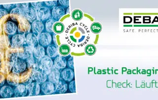 Blogheader mit Luftpolsterfolie und goldenem Euro-Symbol, daneben das DEBATIN-Logo, ein Kreislaufdiagramm zum Deriba Cycle sowie der Text „Plastic Packaging Tax – Check: Läuft alles!“.