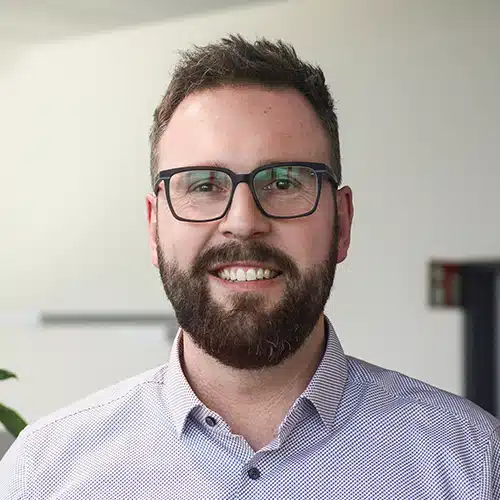 Kopf- und Schulteraufnahme von Boris Meißner, einem Mann mittleren Alters mit kurzem Haar. Er trägt ein helles Hemd und zeigt ein leichtes Lächeln. Boris Meißner arbeitet bei DEBATIN.